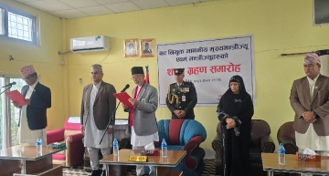 सुदूरपश्चिमको मुख्यमन्त्रीमा खगराज भट्ट, तीन मन्त्रीले पनि लिए शपथ