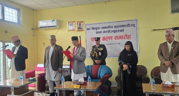 सुदूरपश्चिमको मुख्यमन्त्रीमा खगराज भट्ट, तीन मन्त्रीले पनि लिए शपथ