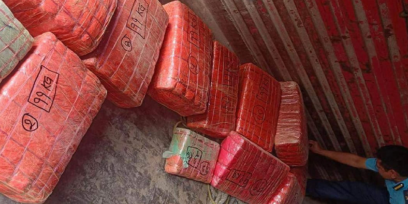 २ राउण्ड हवाई फायर गरी ३० किलो गाँजासहित ३ जना पक्राउ