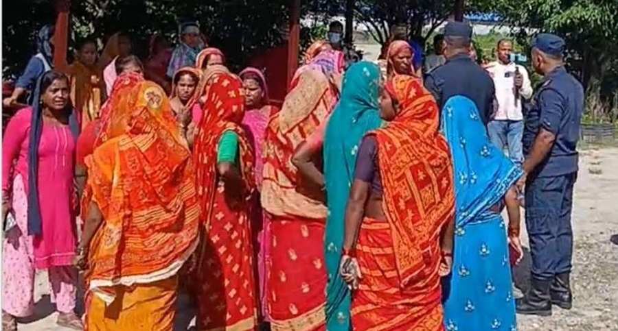 धर्मेश्वर अस्पतालमा सुत्केरी महिलाको मृत्यु भएपछि मृतकका आफन्तद्वारा प्रदर्शन