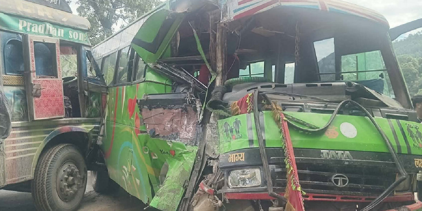 धादिङको धुनिबेशीमा ६ वटा सवारीसाधन एकआपसमा ठोक्किए, चालक घाइते