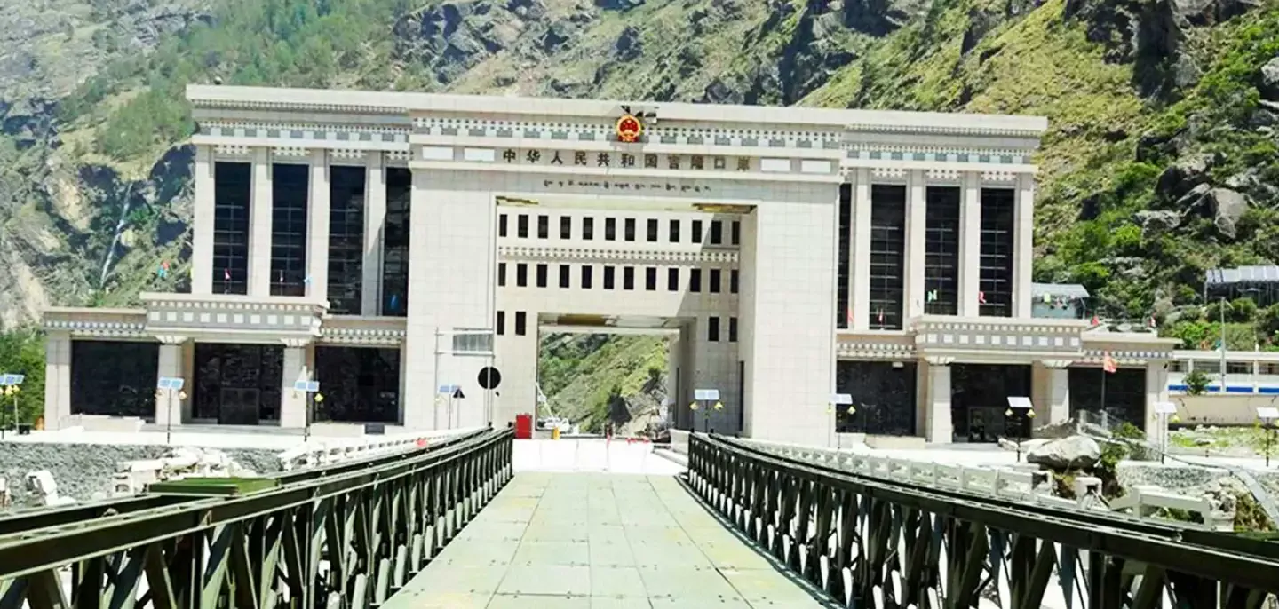 बाढी-पहिरोको जोखिम बढेपछि चीनले अनिश्चितकालका लागि बन्द गर्‍यो तातोपानी नाका