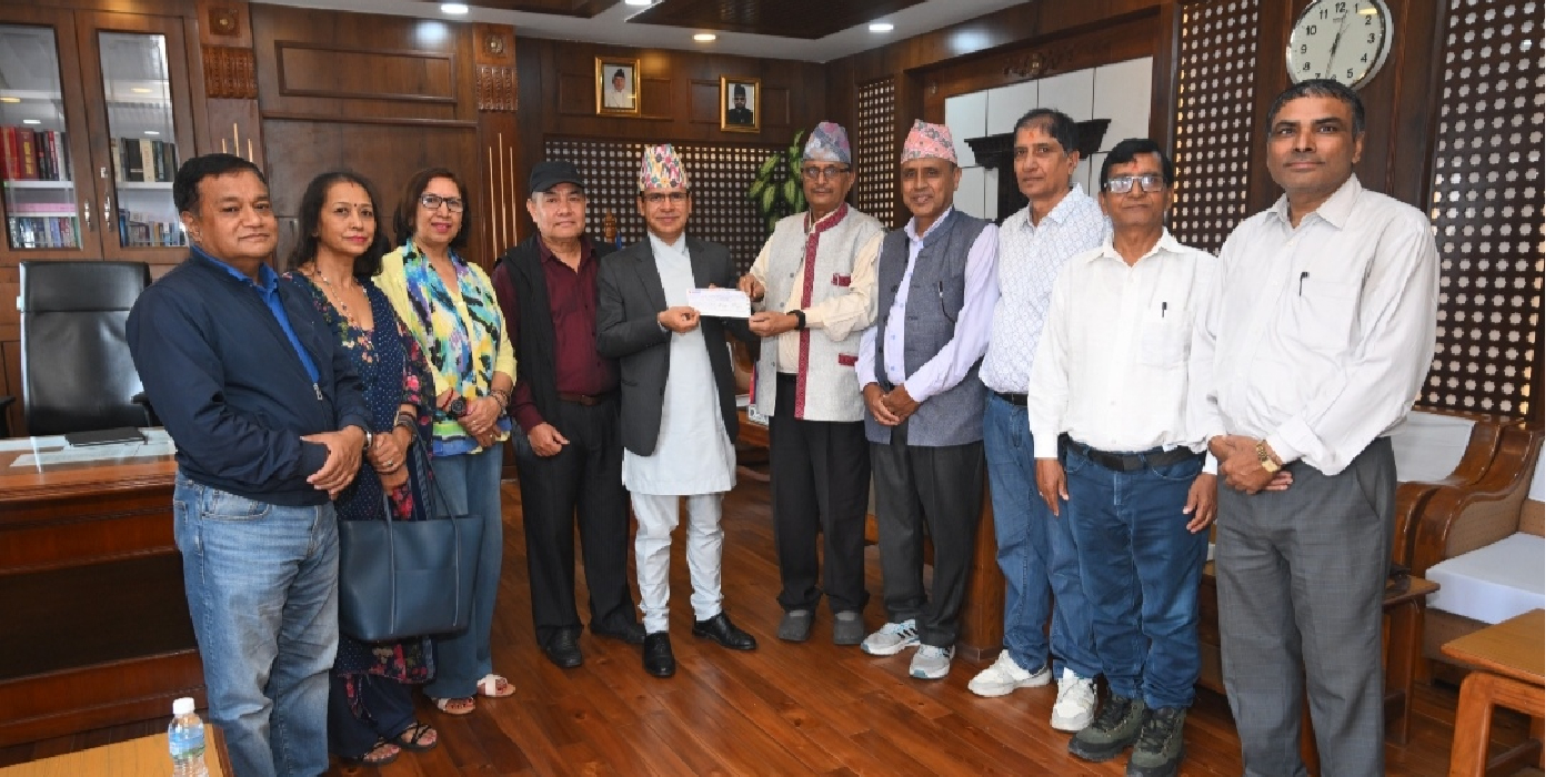 रसुवा बाढीपीडितका लागि डिप्लोमा इन्जिनियर्स एशोसिएसनद्वारा २ लाख भन्दा बढी सहयोग