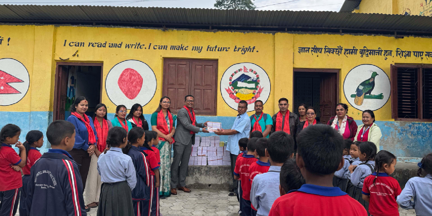सानिमा रिलायन्स लाईफ इन्स्योरेन्सद्वारा क्षितिज जनजागृत विद्यालयलाई शैक्षिक सामग्री सहयोग