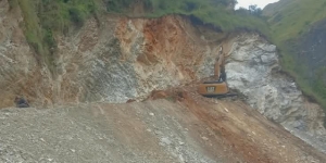 मुगुमा सुक्खा पहिरो खस्दा एक्स्काभेटरसहित पुरिएका चालकको २ घण्टापछि सफल उद्धार